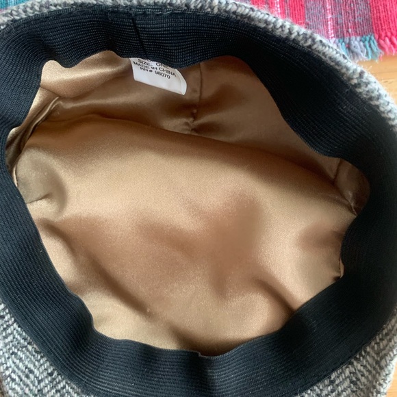 Tweed Herringbone Flat Cap - in the grey charcoal family. - Picture 5 of 8